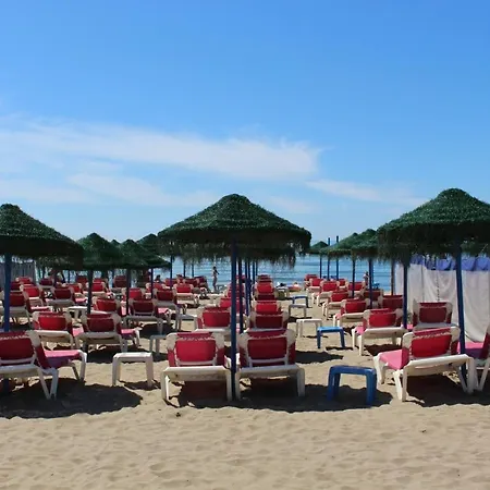 G33 Cabopino Apartment *